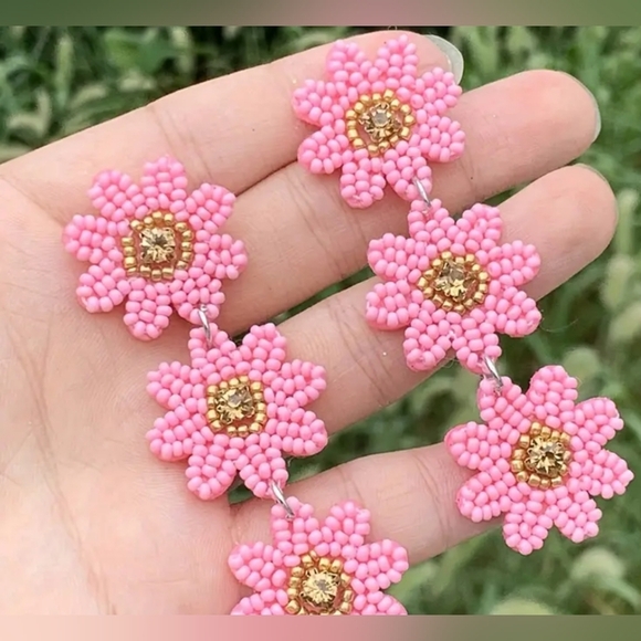 New! 2for 25$ Pink Floral Beaded Earrings NWT! Summer Must Haves! - Picture 2 of 5